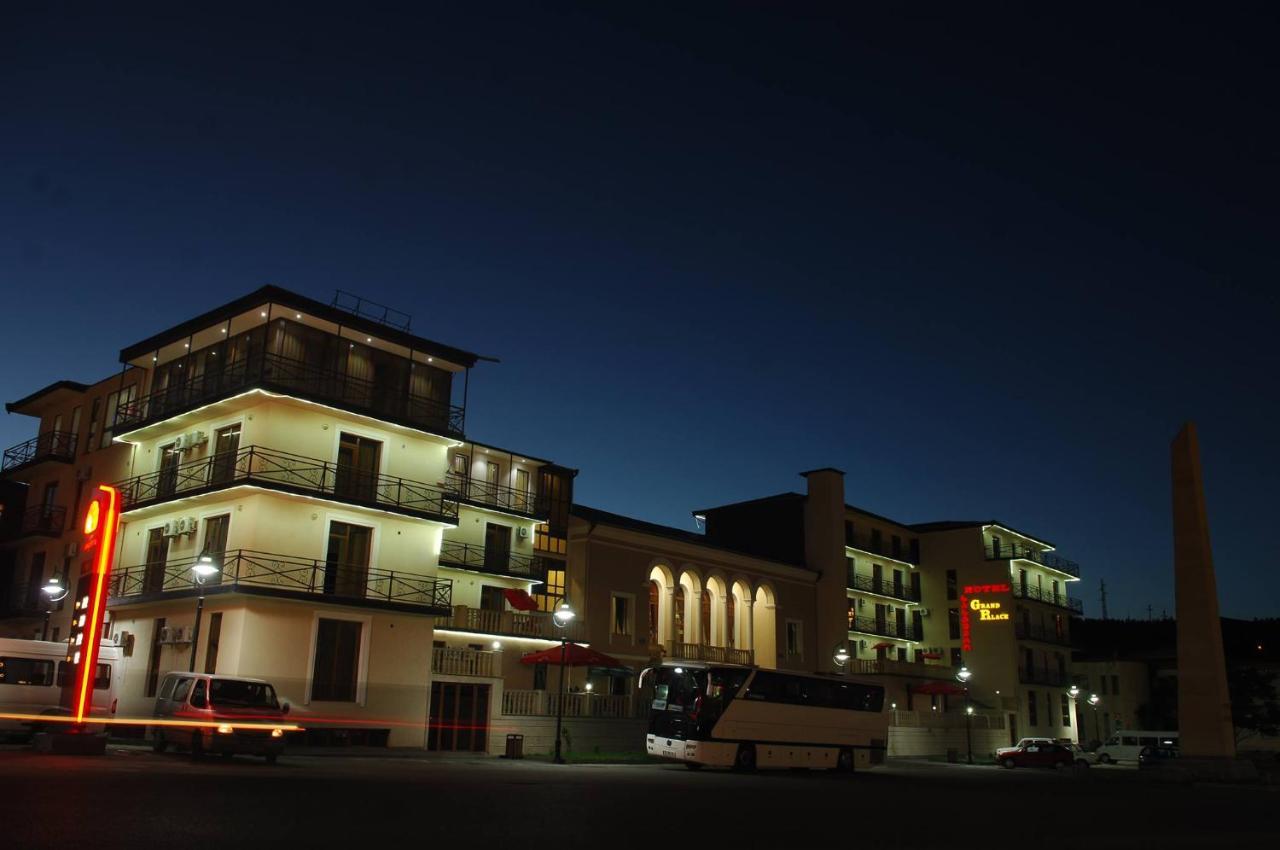 Hotel Grand Palace Akhaltsikhe  Exteriör bild